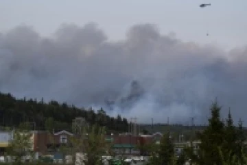 கனடாவின் இந்தப் பகுதியில் காட்டுத் தீயினால் 14000 பேர் இடப்பெயர்வு