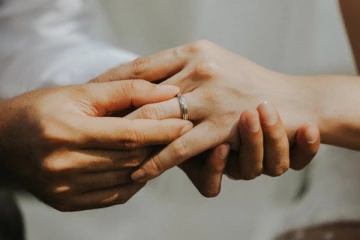 3 பெண்களை ஏமாற்றிய இரு வெளிநாட்டு பிரஜைகள் கைது