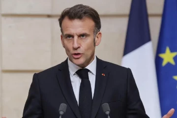 ඇවිලෙන යුද්ධේ මැද්දට පැන්න ප්‍රංශ ජනපති - ලෙබනනය සහ ඊශ්‍රායලය අතර සටන් විරාම ඉල්ලා පෙරට එයි