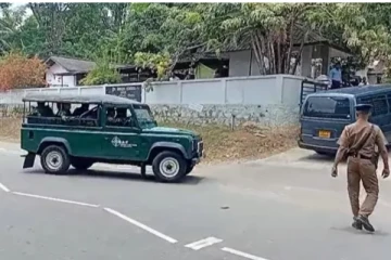 சம்பத் மனம்பேரிக்காக துப்பாக்கியுடன் வந்த சட்டத்தரணி