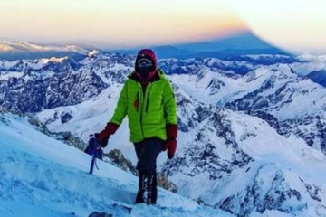 எரிமலை உச்சியில் ஒரு மாத காலம் வாழ்ந்து சாதனை படைத்த விராங்கனை!