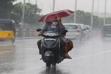 தமிழகத்தில் இன்று 14 மாவட்டங்களில் வெளுக்கப்போகும் கனமழை.. எங்கெங்கு தெரியுமா?