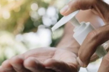 தரமான சானிடைசரை கண்டுப்பிடிப்பது எப்படி? போலியால் இவ்வளவு பக்க விளைவா?