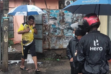 வெள்ளக் காடாகிய யாழ் நகரில் மணிவண்ணன் என்ன செய்கிறார் தெரியுமா?