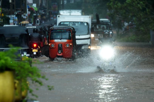கண்டி - மஹியங்கனை வீதிக்கு பூட்டு | Kandy Mahiyanganaya Road Closed
