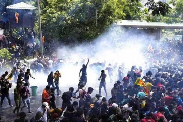 கண்ணீர் புகைக்குண்டுகள் தொடர்பில் தகவல் வழங்க பொலிஸ் மா அதிபர் மறுப்பு