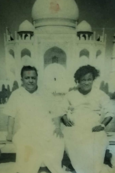 இந்த புகைப்படத்தில் இருக்கும் இரண்டு மாபெரும் நட்சத்திரங்கள் யார் தெரியுமா? | Top Tamil Actors Unseen Photo