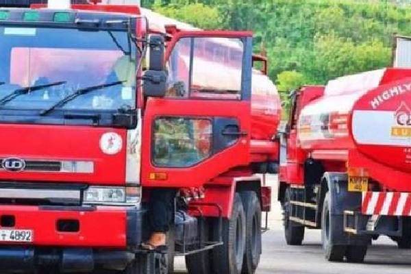 வார இறுதியில் பெரும் எரிபொருள் நெருக்கடி ஏற்படலாம்! விடுக்கப்பட்டுள்ள எச்சரிக்கை | Warning From Petroleum Distributors Association