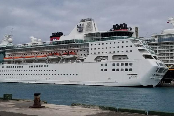 744 சுற்றுலா பயணிகளுடன் இலங்கை வந்த கப்பல்! | The Ship Came To Sri Lanka With 744 Tourists
