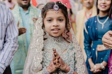 பல கோடி சொத்துக்களை வேண்டாம் எனக்கூறி துறவியான 9 வயது சிறுமி!