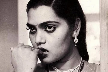 சில்க் ஸ்மிதா பயோபிக் படம்.. சில்க் ஆக மாறிய பிரபல கவர்ச்சி நடிகை! யார் பாருங்க