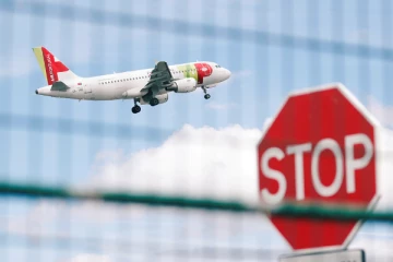 பிரித்தானியா உட்பட 4 நாடுகளுக்கு பயண தடை விதித்த பிரபல நாடு!