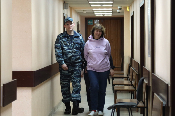 புடினை கடும் கோபம் கொள்ளவைத்த 60 வயது பெண்! | 60 Year Old Woman Who Made Putin Very Angry