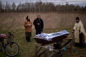 தோண்டத் தோண்ட பிணங்கள்... கண்ணீரில் உக்ரேனிய கிராமம்