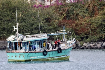 ரியூனியனில் இருந்து நாடு கடத்தப்பட்ட 46 இலங்கையர்கள்