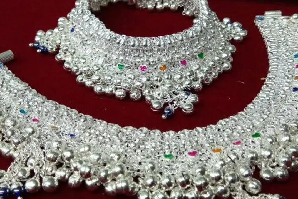 உலக சந்தையில் தங்கத்தின் விலையில் சரிவு! | Gold Price In International Market