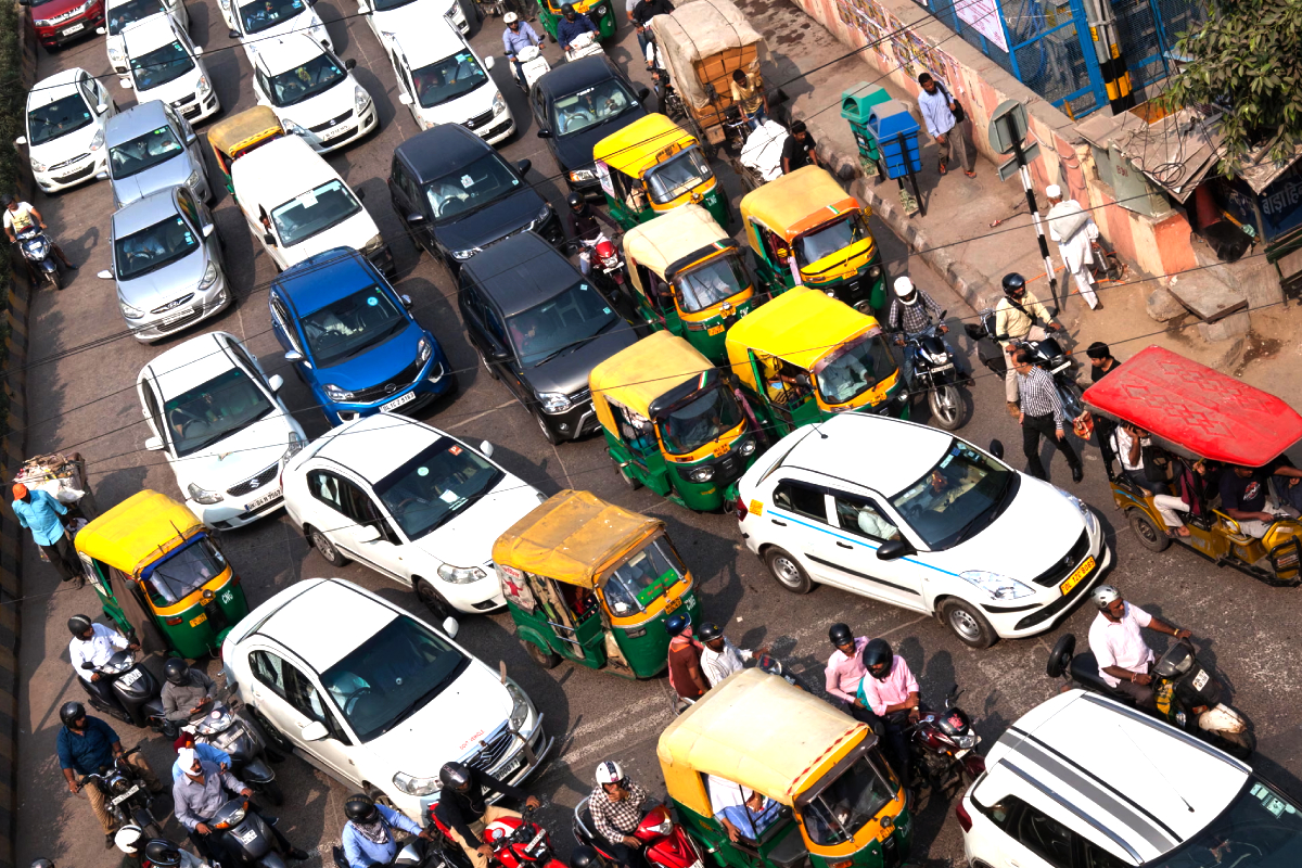 Delhi-Bans-Petrol-Vehicles-Boosts-EVs-by-2030