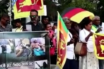 ශ්‍රී ලාංකිකයන් පිරිසක් ජිනිවා නුවර විරෝධතාවක් පවත්වයි..