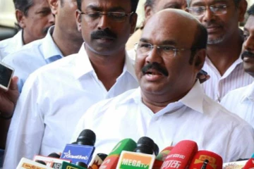 அதிமுக அள்ளி கொடுக்கிறது...திமுக கிள்ளி கூட கொடுக்கவில்லை - முன்னாள் அமைச்சர் ஜெயக்குமார்