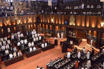 நாடாளுமன்றில் பெண் உறுப்பினர் பாலியல் ரீதியாக துன்புறுத்தப்பட்டதாக குற்றச்சாட்டு