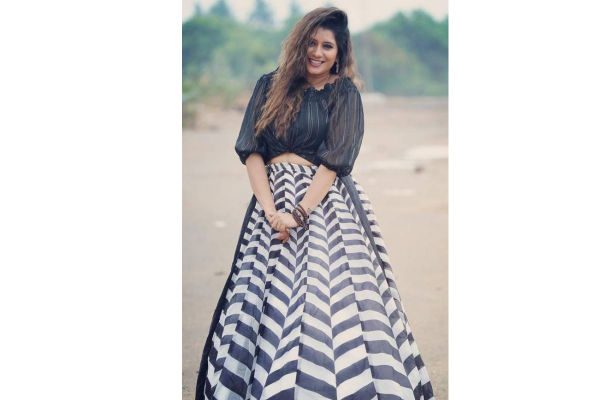 ஆண்ட்டி ஆன விஜே பிரியங்கா.. வீட்டில் நடந்த விசேஷம் - புகைப்படத்தை வெளியிட்டு அவர் காரியம் என்ன தெரியுமா? | Vj Priyanga Brothers Wife Baby Shower Viral Photos