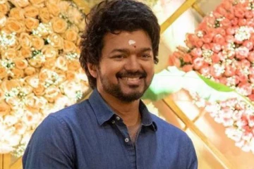 நடிகையுடன் நடிகர் விஜய் நெருக்கமாக எடுத்த செல்ஃபி.. வைரலாகும் புகைப்படம்