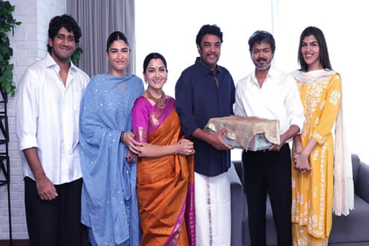 குஷ்பு மகள் திருமணத்தில் திரிஷா - யாரு பக்கதிலணு பாருங்க! விஜய்யும் வந்திருக்காரா? | Trisha At Khushbu S Daughter S Wedding Video Leak