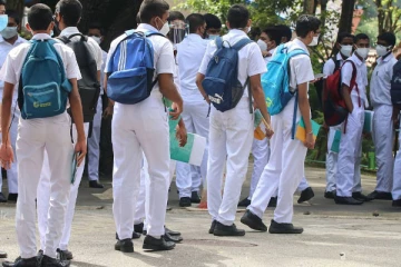 உயர்தர மாணவர்கள் இருவர் பொலிஸாரால் கைது