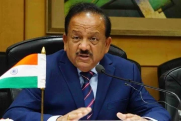 கோவிஷீல்டு தடுப்பூசி கால இடைவெளி சர்ச்சை: மத்திய அமைச்சர் விளக்கம்