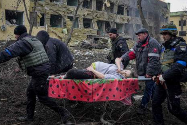 “உக்ரைனில் ரஷ்யாவின் போர்க்குற்றம்” - கர்ப்பிணி பெண்ணும் சிசுவும் மரணம்!(வீடியோ இணைப்பு) | Russo Ukrainian Pragnancy Baby Died “உக்ரைனில் ரஷ்யாவின் போர்க்குற்றம்” - கர்ப்பிணி பெண்ணும் சிசுவும் மரணம்!(வீடியோ இணைப்பு) | Russo Ukrainian Pragnancy Baby Died