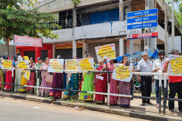 வவுனியாவில் ஆர்ப்பாட்டத்தில் குதித்த ஆசிரியர்கள்: முன்வைக்கப்பட்டுள்ள கோரிக்கை | Teachers Hold Protest Rally In Vavuniya