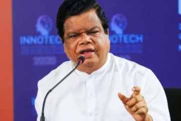 திடீரென துபாய் சென்றார் வர்த்தக அமைச்சர்!