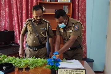 மட்டக்களப்பில் வீடொன்றை முற்றுகையிட்ட பொலிஸார்: பெண்ணொருவர் கைது (Photos)