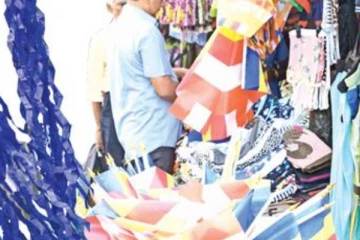 වෙසක් සැරසිලි තහනමක් නිසා ලැබුණ ඉතිරිය..