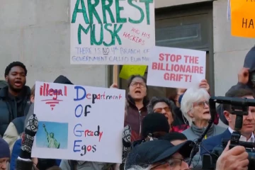 எலான் மஸ்க்கை செவ்வாய் கிரகத்திற்கே அனுப்பி விடுங்கள்; அமெரிக்க மக்கள் போராட்டம்