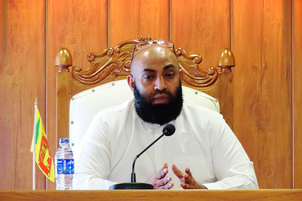 கொடுப்பனவுகளை தியாகம் செய்ய ஏகமனதாக தீர்மானம் மேற்கொண்ட  உறுப்பினர்கள்! - ஐபிசி தமிழ்