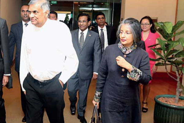 கொழும்பில் களமிறங்கும் ராஜபக்சர்கள் - அவசரமாக இந்தியா சென்றுள்ள ரணில் | Ranil Visit India With Wife