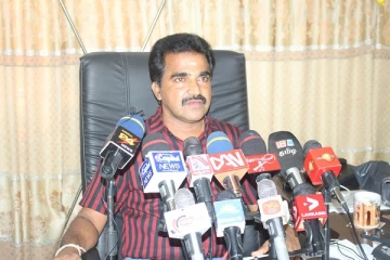 அத்தியாவசிய வர்த்தக நிலையங்கள் தவிர்ந்து ஏனைய அனைத்து வர்த்தக நிலையங்களையும் மூடுவதற்கு தீர்மானம் - மட்டக்களப்பு மாநகரசபையின் முதல்வர்