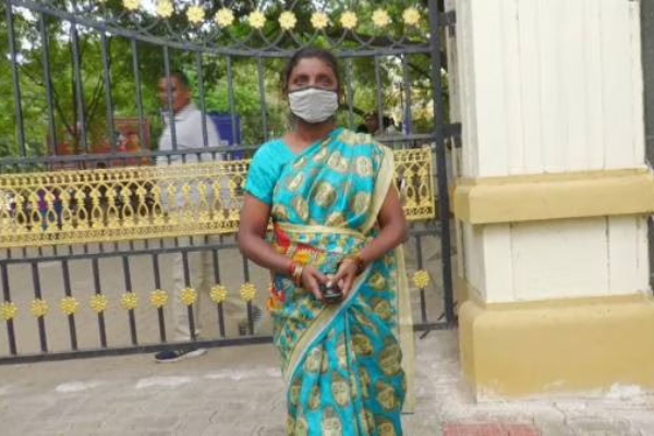 ஏமாற்றிய அஜித் ரசிகர்! ஏழை பெண்ணிடம் பணமோசடி | Poor Lady Is Cheated By Ajith Fan