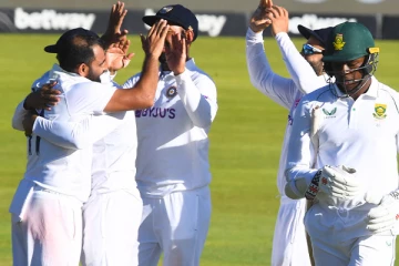 ஆட்டம் காட்டிய இந்தியா - சீட்டுக்கட்டாய் சரிந்த தென்னாப்பிரிக்கா விக்கெட்டுகள்