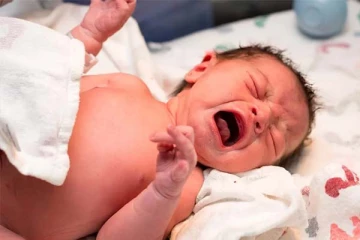 குழந்தை பிறந்தவுடன் ஏன் அழுகின்றது தெரியுமா? பலருக்கும் தெரியாத உண்மை இதோ