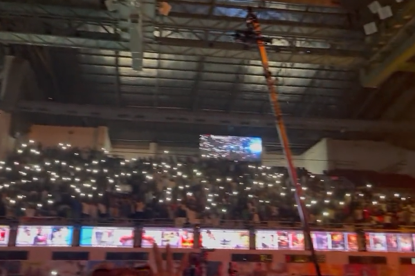 கடவுளே.. விஜய்க்கு பூஜை செய்த ரசிகர்கள்! வாரிசு ஆடியோ லான்ச் சம்பவம் | Fans Banner Saying Vijay Is God