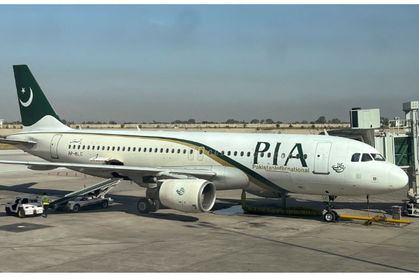 கனடாவில் தொடர்ந்து மாயமாகும் பாகிஸ்தான் அரசின் விமான ஊழியர்கள் - என்ன காரணம்? | Why Pakistan Flight Attendant Missing In Canada