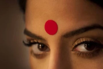 பெண்கள் நெற்றியில் பொட்டு வைப்பதால் கிடைக்கும் ஆரோக்கிய நன்மைகள்