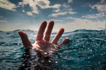 உயிருக்கு போராடிய வெளிநாட்டு பிரஜைகளை காப்பாற்றிய வீரர்கள்!