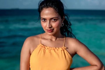 மழையில் நனைந்தபடி அமலா பால் செய்த விஷயம்! வைரல் போட்டோஸ்