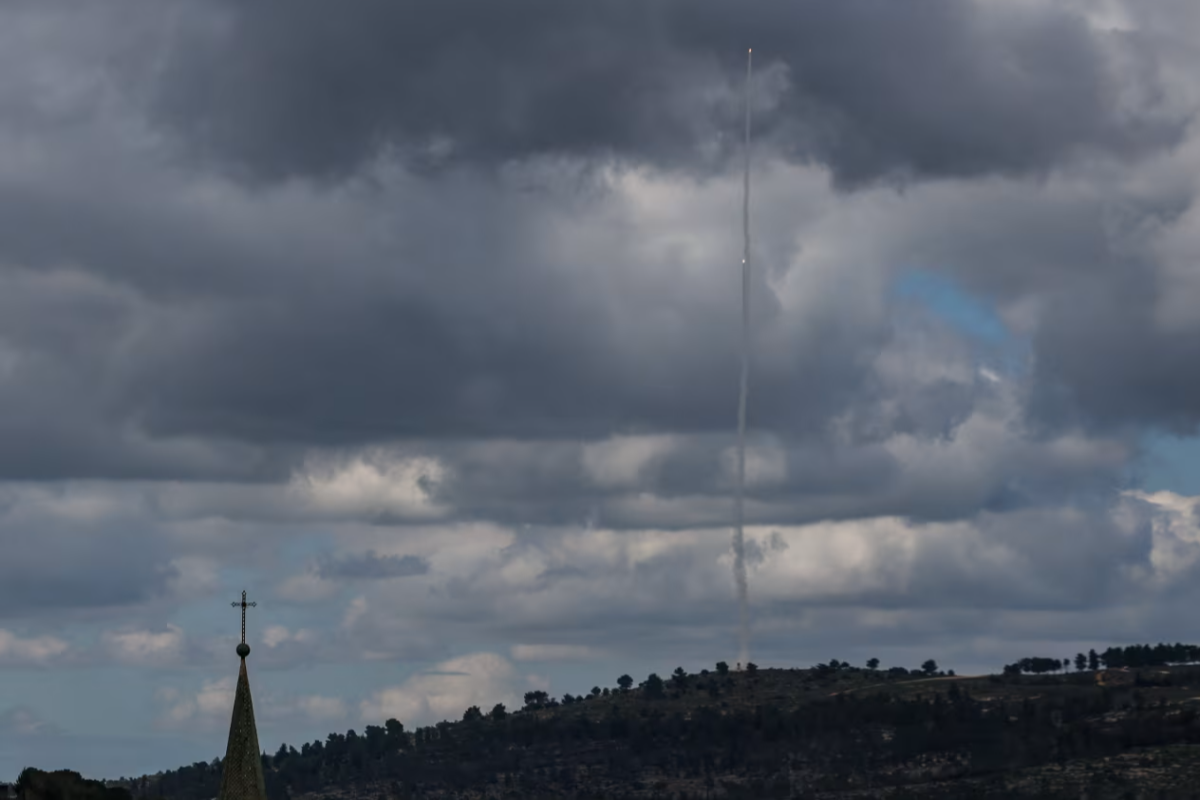 கத்தார் மீது கை வைத்தால் கடுமையாக தாக்குவோம் டிரம்ப் மிரட்டல் | Trump Threatens To Blow Up Iran