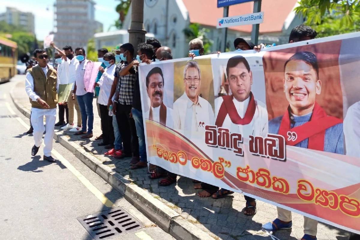 பௌத்த பிக்குவாக வேடமிட்டு நடைபயணம்! சில மணி நேரங்களிலேயே அம்பலமான மொட்டுக் கட்சி அரசியல்வாதியின் அடையாளம் | Robe And Carries A Naga Bag On Thero Trending Now பௌத்த பிக்குவாக வேடமிட்டு நடைபயணம்! சில மணி நேரங்களிலேயே அம்பலமான மொட்டுக் கட்சி அரசியல்வாதியின் அடையாளம் | Robe And Carries A Naga Bag On Thero Trending Now
