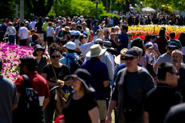 கனடாவின் சனத் தொகையில் வேகமான மாற்றம் | Canada Reports Fastest Population Growth