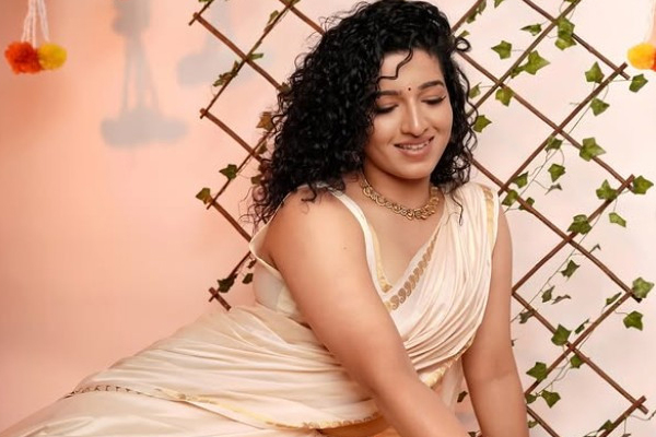 பிக்பாஸ் கெமியா இது? பாவடை தாவணியில் வெளியிட்ட அசத்தல் புகைப்படம் | Bigg Boss 9 Kemi Latest Photos Viral பிக்பாஸ் கெமியா இது? பாவடை தாவணியில் வெளியிட்ட அசத்தல் புகைப்படம் | Bigg Boss 9 Kemi Latest Photos Viral